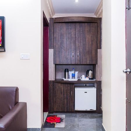 Apples Balaji Inn Силигури Экстерьер фото
