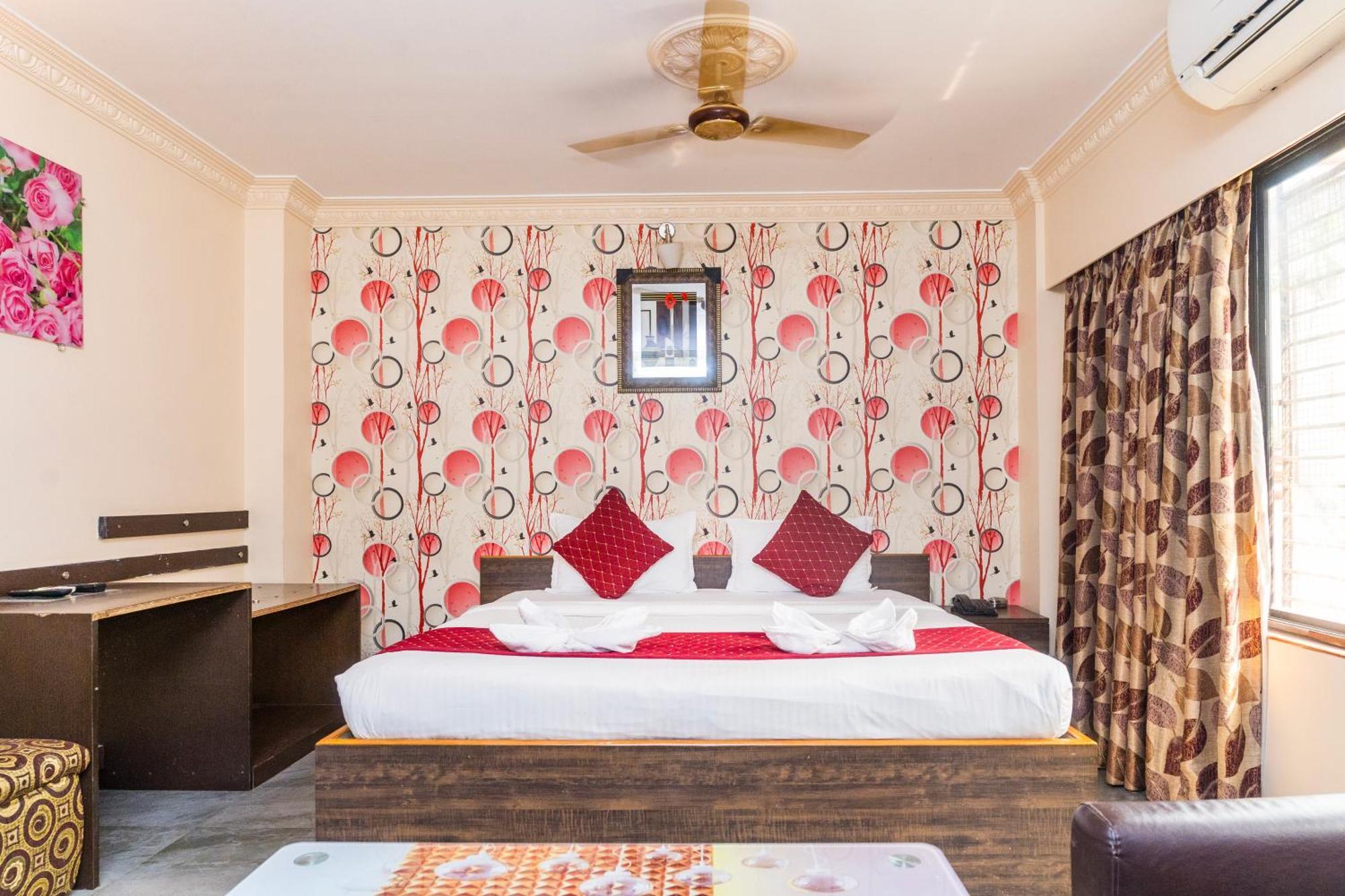 Apples Balaji Inn Силигури Экстерьер фото