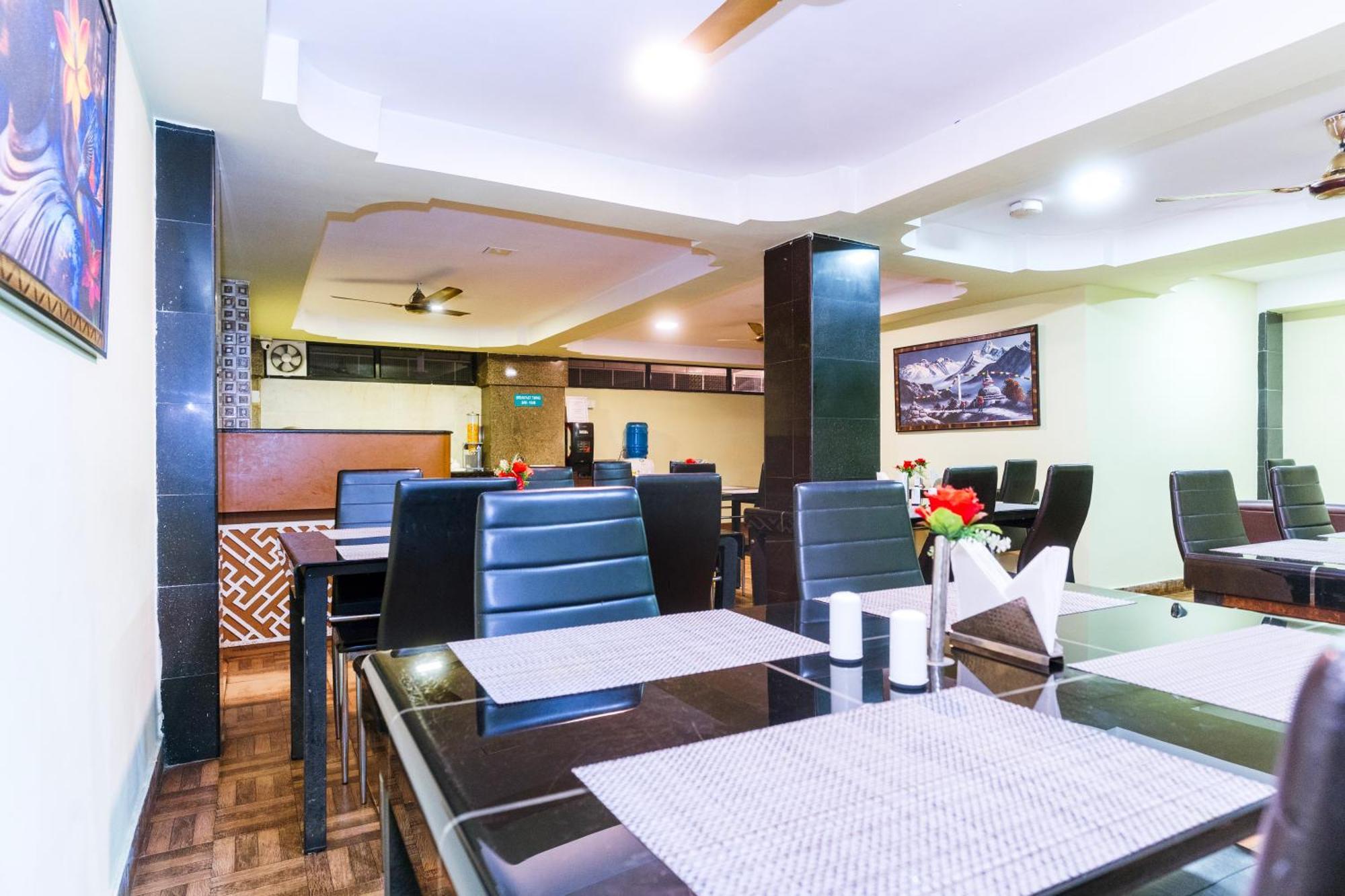 Apples Balaji Inn Силигури Экстерьер фото