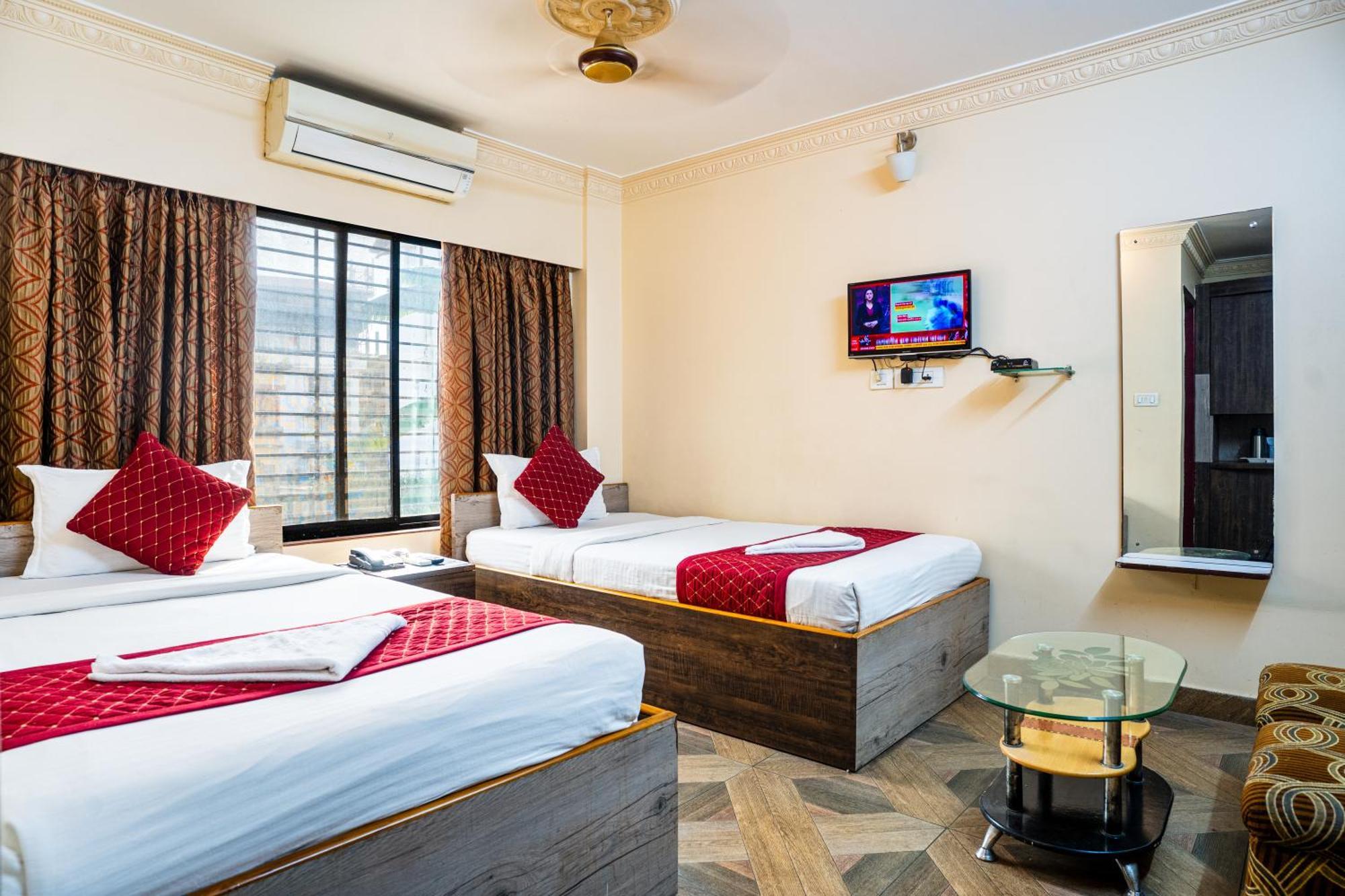 Apples Balaji Inn Силигури Экстерьер фото